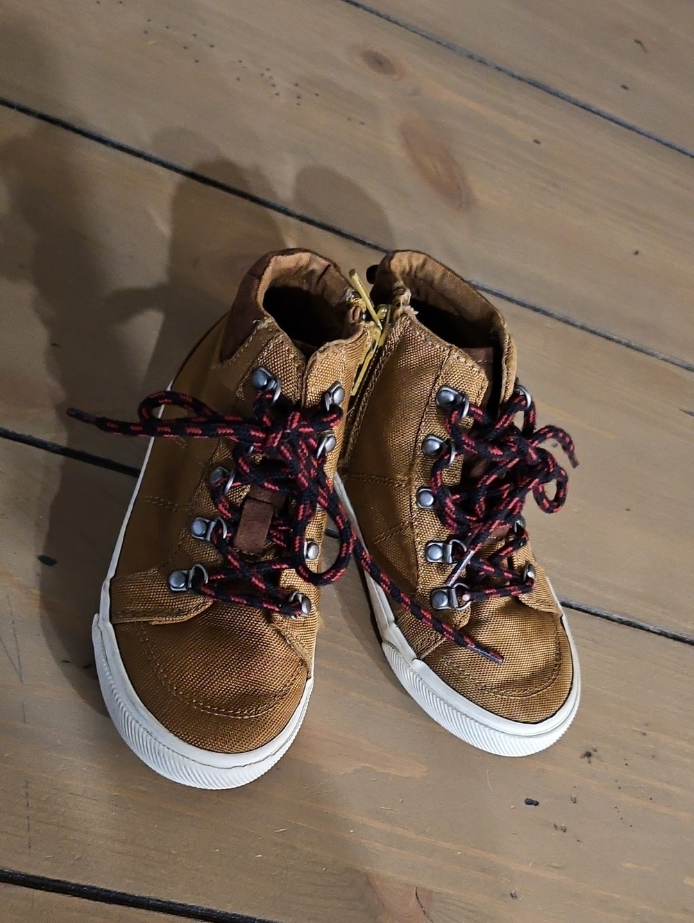 Levi's Brown High-Top Kids Sneakers with Red-Black Laces